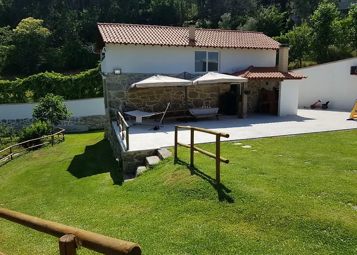 Holiday home Quinta Da Tormenta -14 Pessoas- 2 Casas E Piscina Privada Cabeceiras de Basto